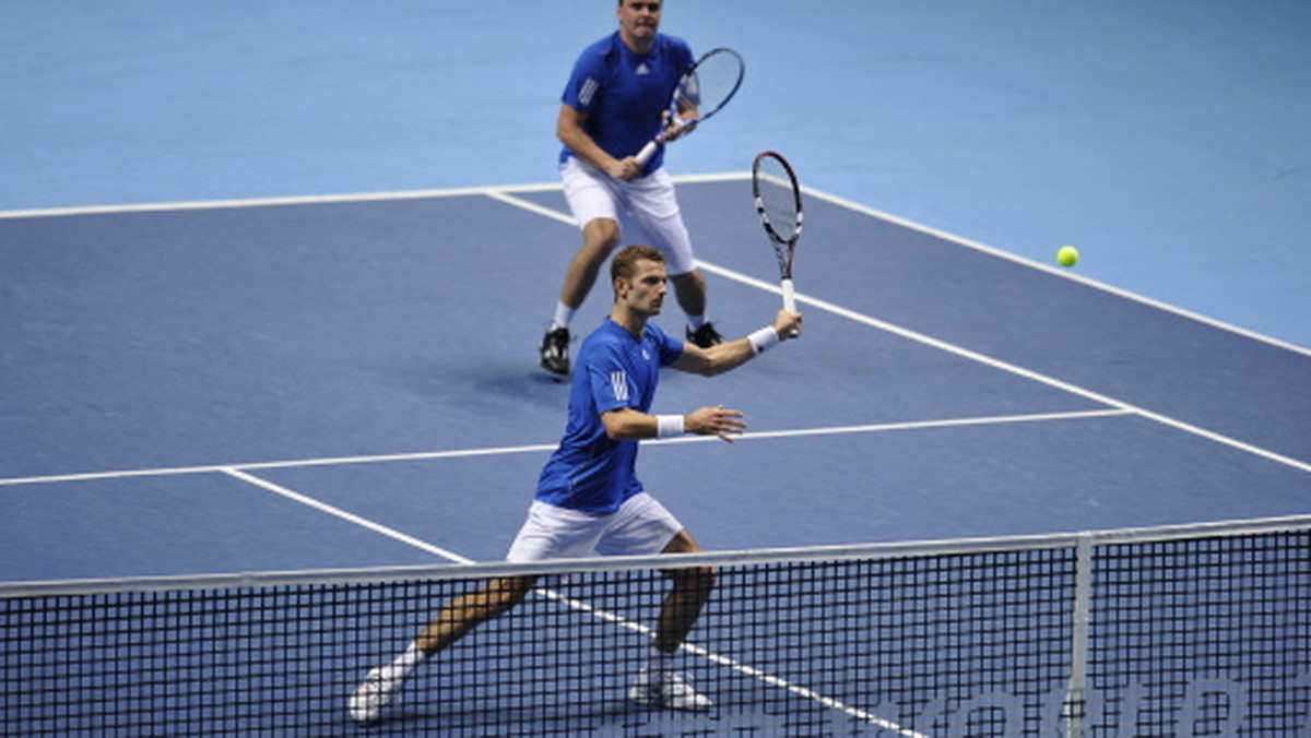 Mariusz Fyrstenberg i Marcin Matkowski przegrali z Makeshem Bhupathim i Maksem Mirnyjem w meczu półfinałowym turnieju ATP World Tour Finals (z pulą nagród 5 mln funtów) w Londynie.