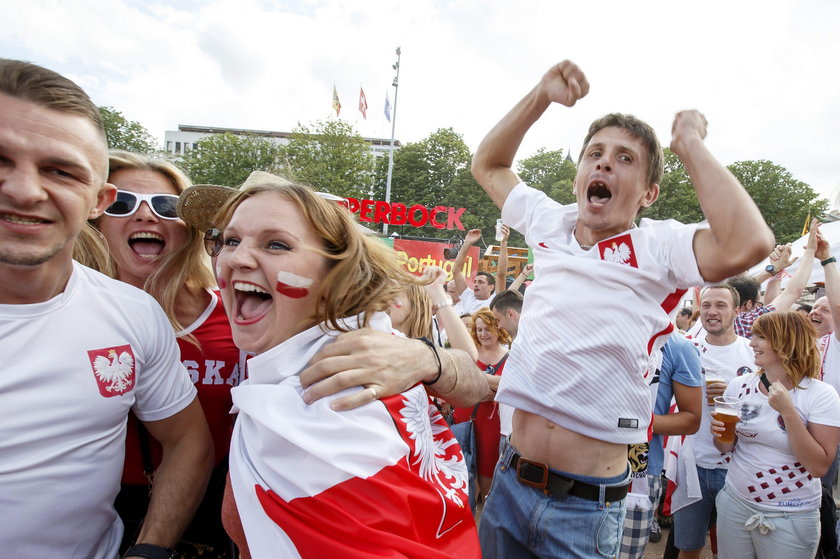 Piękne fanki na trybunach meczu Polska - Szwajcaria. GALERIA