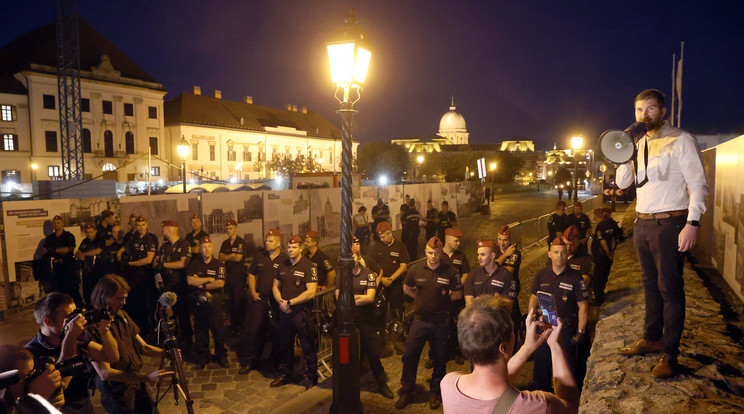 Momentum tüntetése a Sándor palotánál / Fotó: Fuszek Gábor