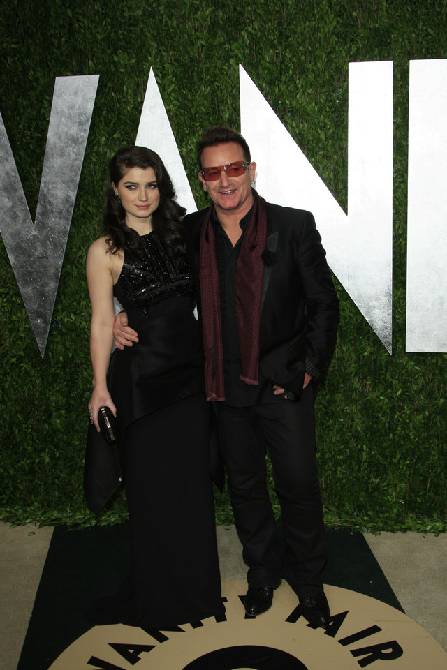 Kolejne pokolenie gwiazd podbija Hollywood: Eve Hewson (na zdjęciu: z tatą, Bono)
