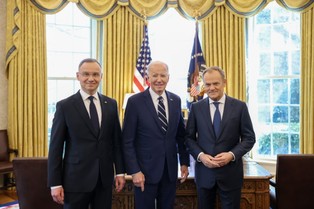 Bloomberg: Biden podziękował polskim przywódcom za pomoc dla Ukrainy