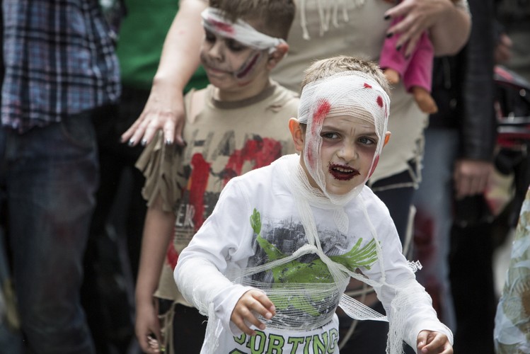 Uczestnicy zombie walk 2015
