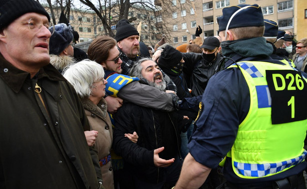 Demonstracja koronasceptyków w Szwecji