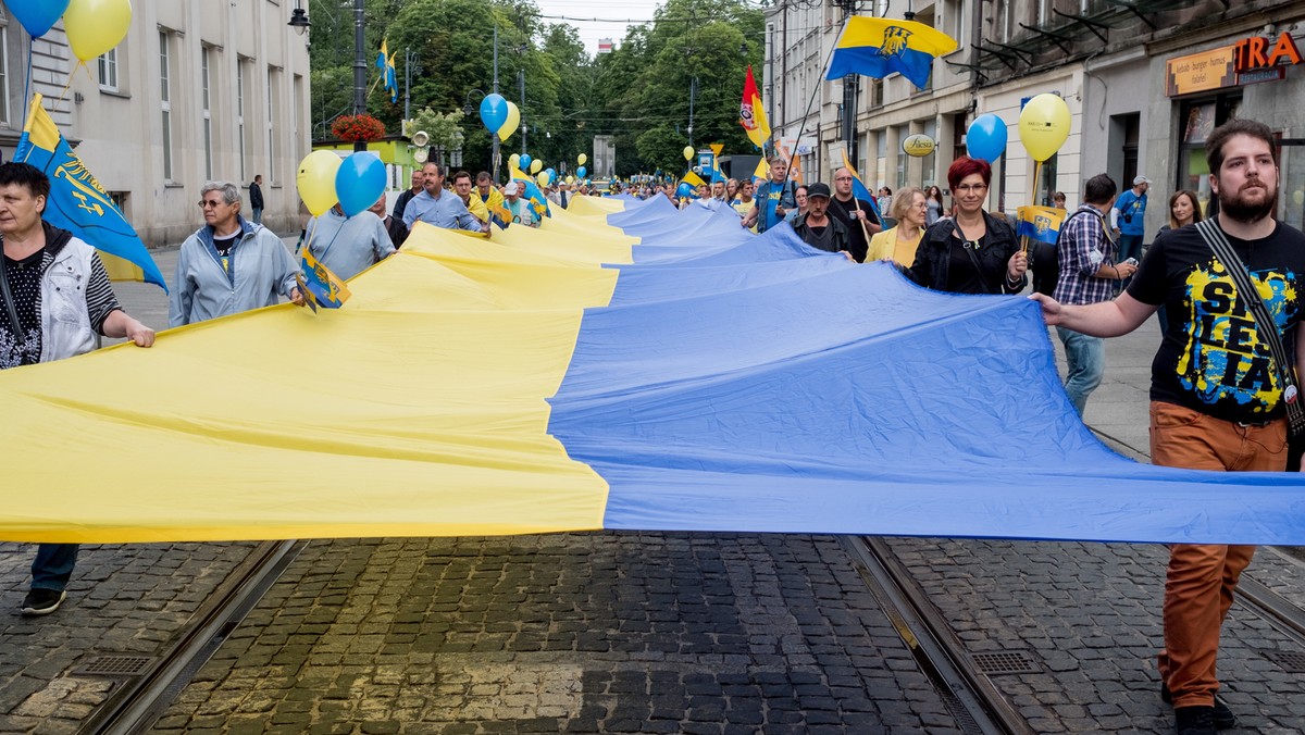 Ruch Autonomii Śląska z uznaniem przyjął decyzję premiera Katalonii Carlesa Puidgemonta o odroczeniu secesji. RAŚ zadeklarował solidarność z Katalończykami – z nadzieją, że przyjęte w sposób demokratyczny rozwiązania będą podstawą "rozwoju ich autonomicznej wspólnoty".