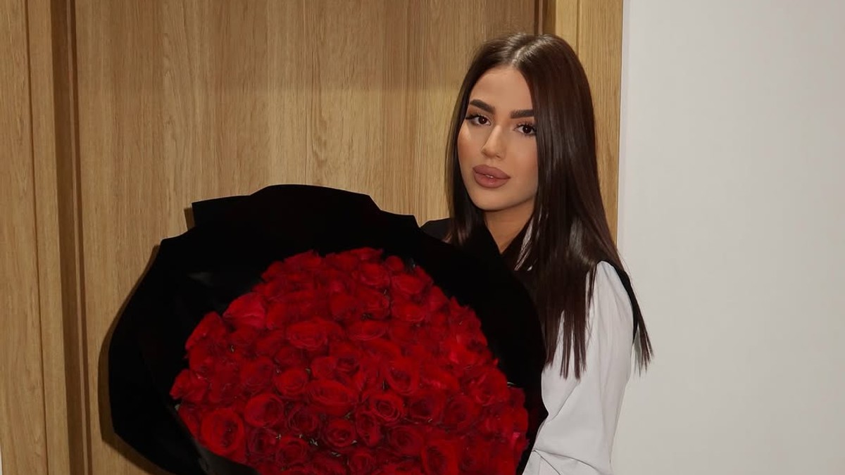 Una Čolić od 10 godina starijeg dečka DOBILA 101 RUŽU Čolinu ćerku partner tretira kao kraljicu! Odveo je i na večeru, odmah se pohvalila Kép