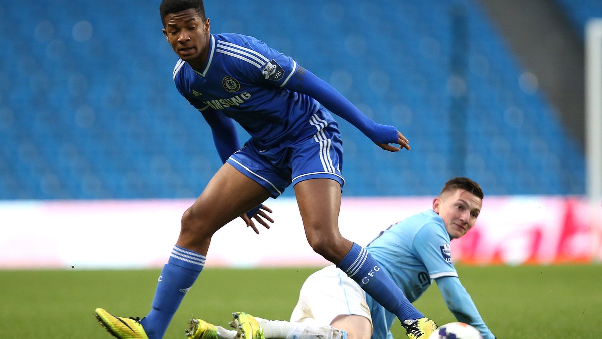 W sieci natrafiliśmy na wideo z meczu, w którym Chelsea U21 pokonała ekipę West Ham United U21 3:1. Fantastycznym trafieniem popisał się 18-letni Kasey Palmer.