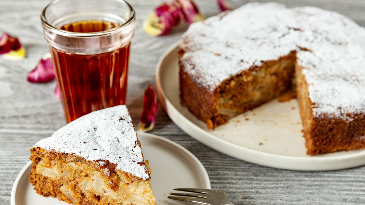 Przepis na szarlotkę Babci Heni. Idealna na niedzielę!