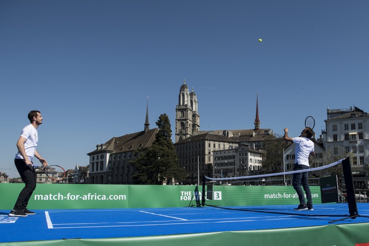 Roger Federer i Andy Murray zagrali w tenisa na... wodzie
