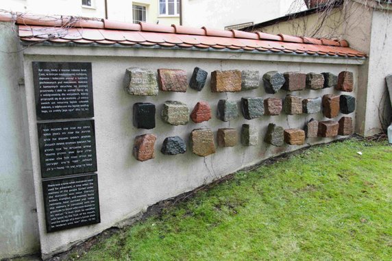 Wspólna modlitwa chrześcijan i Żydów na cmentarzu żydowskim przy ul. Głogowskiej fot. Codzienny Poznań