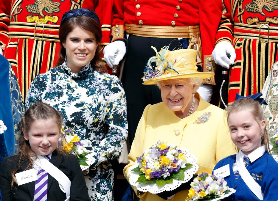 Erzsébet királynő és unokája, Eugénia hercegné /fotó: Getty Images