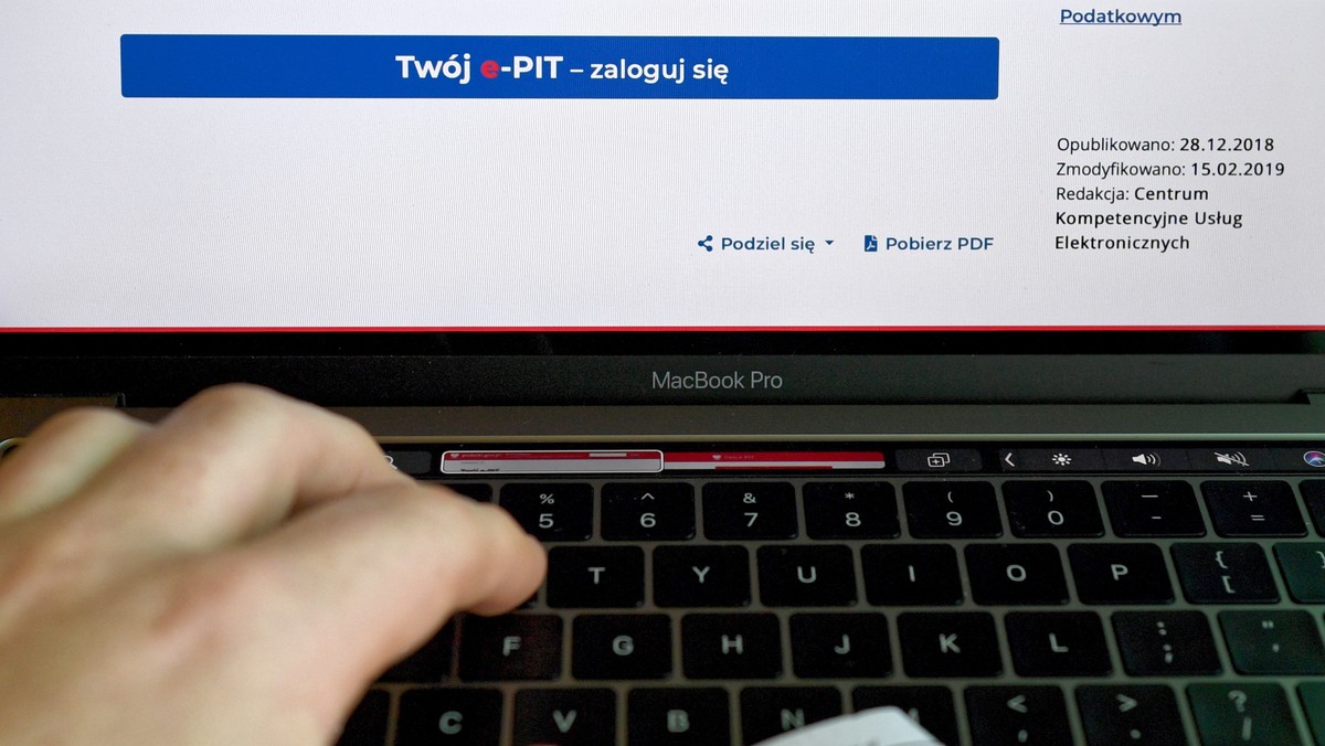 Emeryci otrzymają zwrot podatku PIT za trzynastkę i czternastkę, składanie rozliczeń od 15 lutego 2025 [Źródło: Onet]