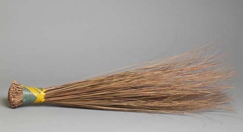 nigeria local broom (Omari on Twitter)