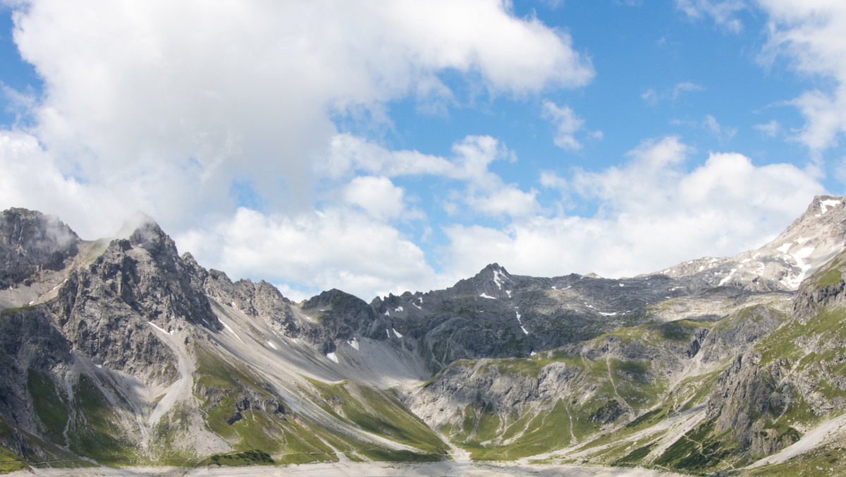 Austria. 78-latka przeżyła w Alpach upadek ze 150 metrów