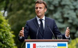 Macron: Na Ukrainie nie zapanuje pokój, jeśli celem wojny będzie „zmiażdżenie Rosji”
