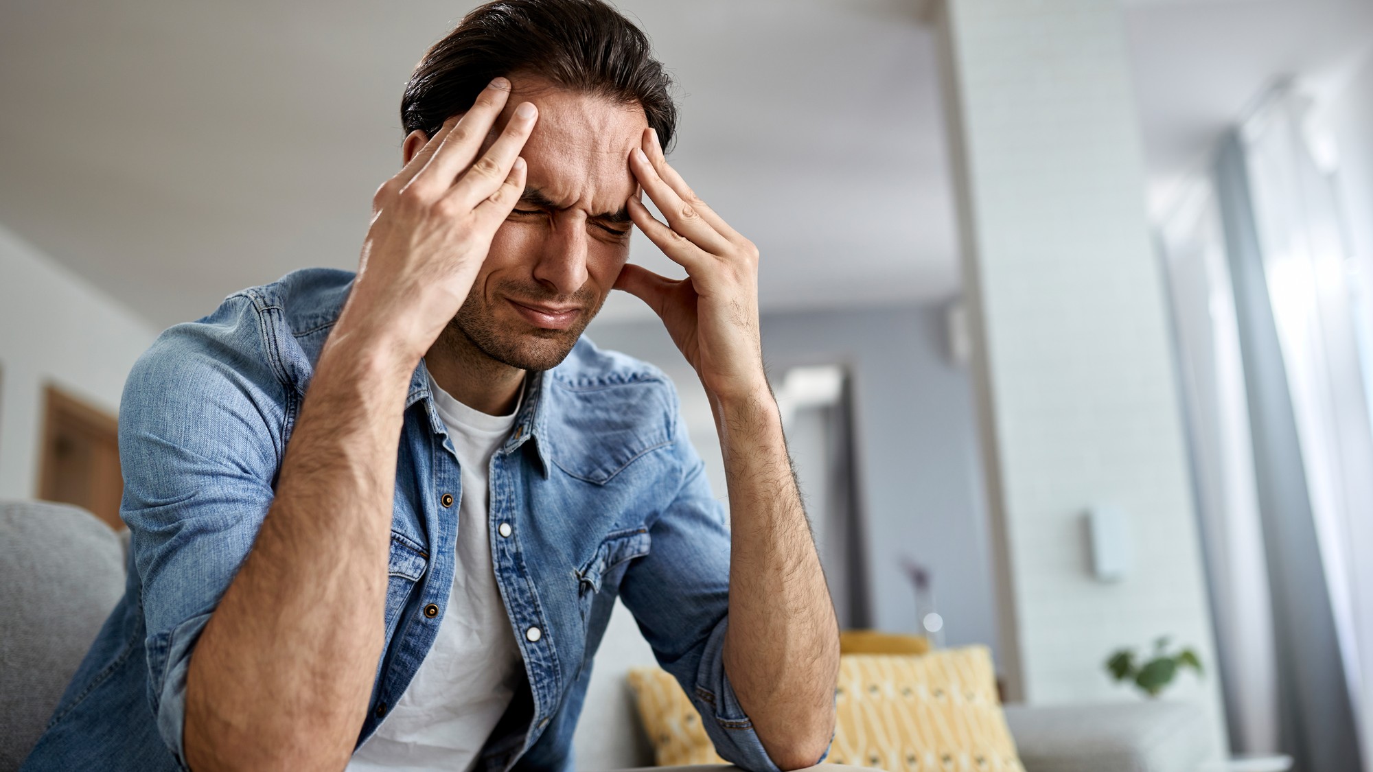 Pravidelne sa opakujúce migrény znižujú kvalitu života a môžu spôsobovať až úzkosti a depresie.