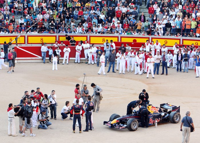 „Encierro” zgodnie ze zwyczajem zakończyła się na arenie, nie było tylko torreadorów