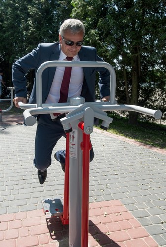 Andrzej Biernat na siłowni. Ministrowi sportu do 'Pudziana' sporo brakuje