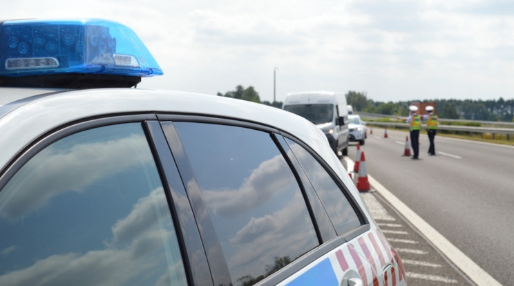 Baleset miatt lezárták az M3-as autópályát Kompoltnál. / Fotó: Police.hu