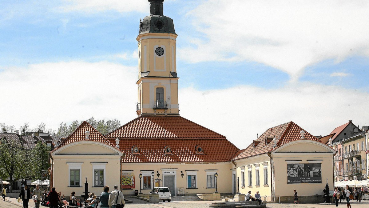 Województwo podlaskie promuje się przez parady; mają być one okazją do prezentacji i integracji środowisk twórczych z regionu. Uczestniczą w nich m.in. zespoły teatralne, taneczne, muzyczne, grupy rekonstrukcyjne i orkiestry.