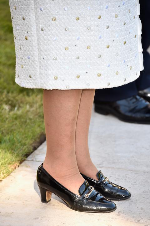 Królowa Elżbieta II chodzi w tych samych butach od 50 lat! - Plejada.pl
