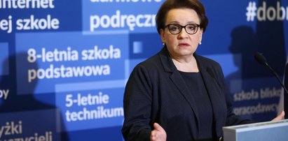 Ale heca! Zalewska znalazła winnych za przeludnione szkoły