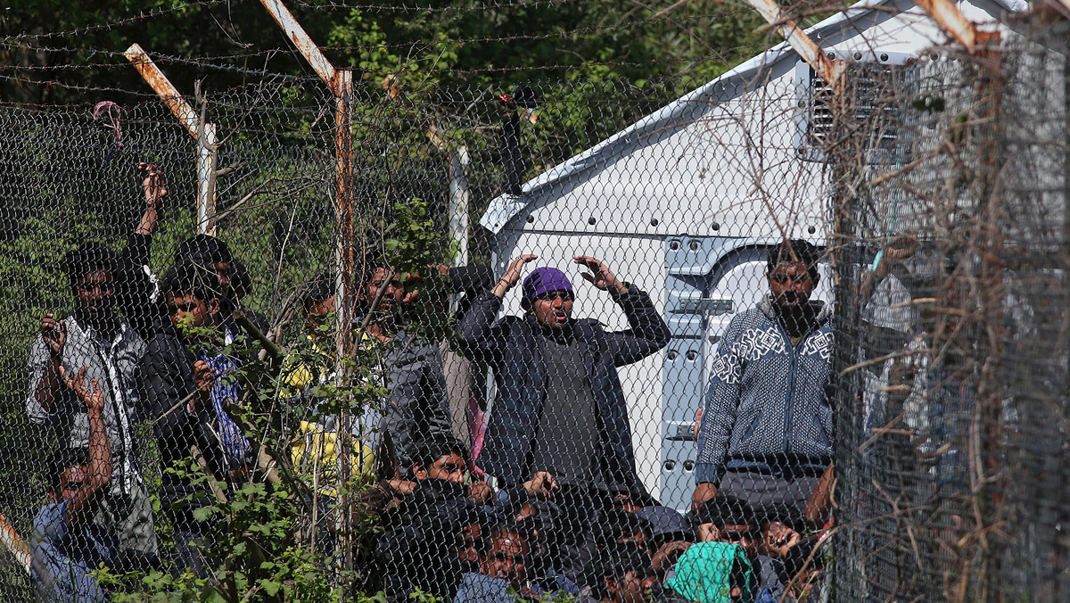 Na piątek przeniesiono deportację kolejnej grupy migrantów z Grecji do Turcji, w ramach porozumienia unijno-tureckiego. -Zmiana nastąpiła na wniosek władz w Atenach - poinformował przedstawiciel rządu Turcji.