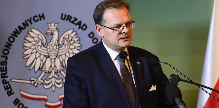 Więcej pieniędzy dla działaczy opozycji