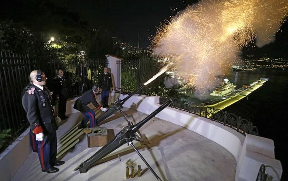 Njihovo rođenje proglašeno je narodu sa 42 pucnja iz topa, po 21 za svaku bebu