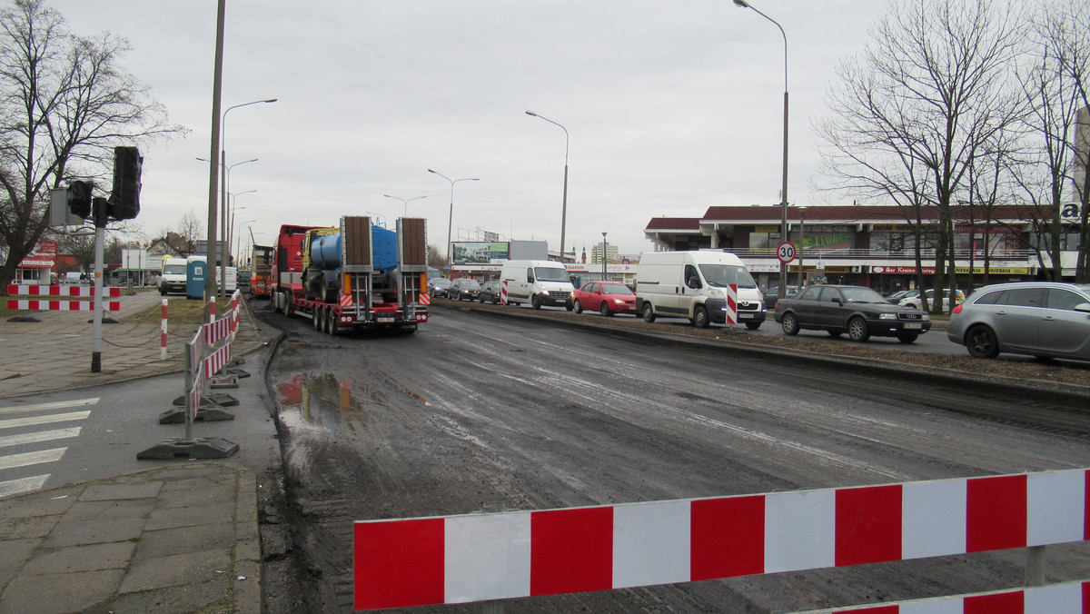 Miejski Zarząd Dróg od soboty wprowadza zmianę w organizacji jazdy w okolicy ul. Niemodlińskiej, gdzie trwa intensywna przebudowa drogi. Kierowcom doradza się przesiąść do autobusów miejskich.