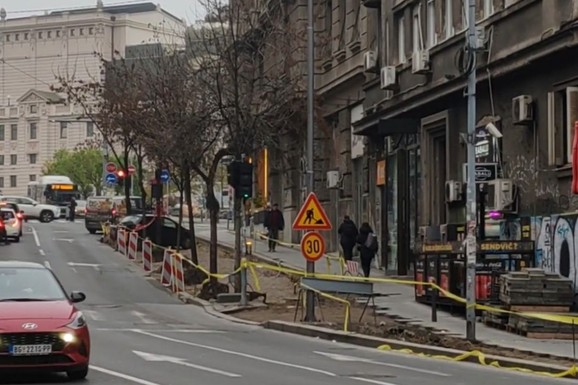 JOŠ JEDNA SAOBRAĆAJNA PROMENA U STROGOM CENTRU GRADA Umesto parking mesta, niče saobraćajna traka! Vozači, od OVOG dana kreću izmene (VIDEO)