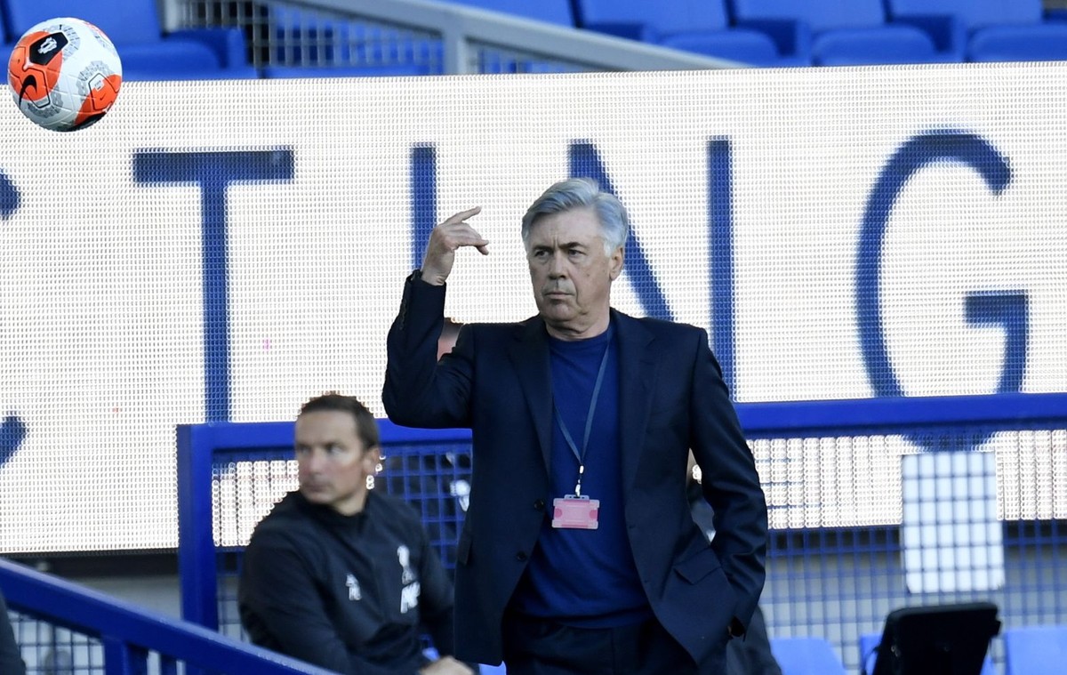 Ancelotti trenuje obecnie Everton