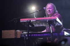 Romuald Lipko dziękuje fanom za wsparcie i mimo poważnej choroby nowotworowej rusza na koncerty. 'Bedzie się działo'