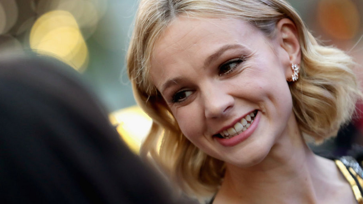 Carey Mulligan w rozmowie z BBC stwierdziła, że ma dość ciągłego grania żon i ofiar. Jej zdaniem, aktualnie tylko produkcje telewizyjne oferują aktorkom role, w których mają możliwość zagrania "wielowymiarowych, niepozbawionych wad i interesujących kobiet".