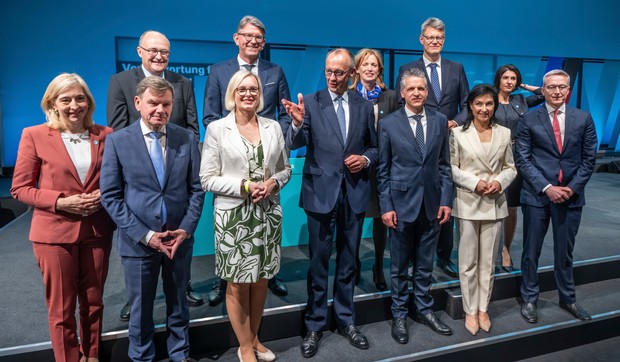 Fridrih Merc sa ministrima tokom sastanka Federalnog komiteta CDU u Berlinu 28. aprila