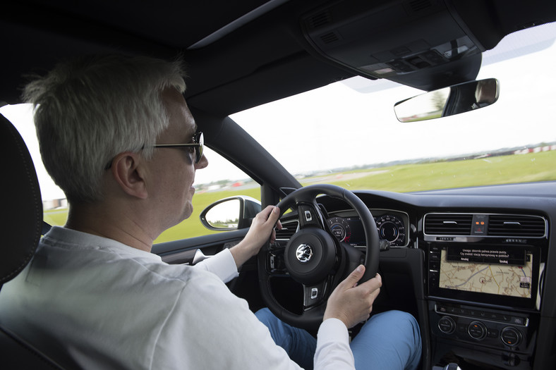 Renault Megane GT vs. VW Golf R