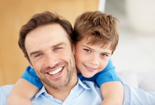 Alimenty: gminy postraszą dziadków, aby zapłacił rodzic