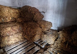 Zaplenjen duvan u balama kod Sremske Mitrovice