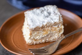 LAŽNE KREMPITE od jedne smese za kore i fil: Nema bržeg i jednostavnijeg recepta za omiljenu poslasticu!