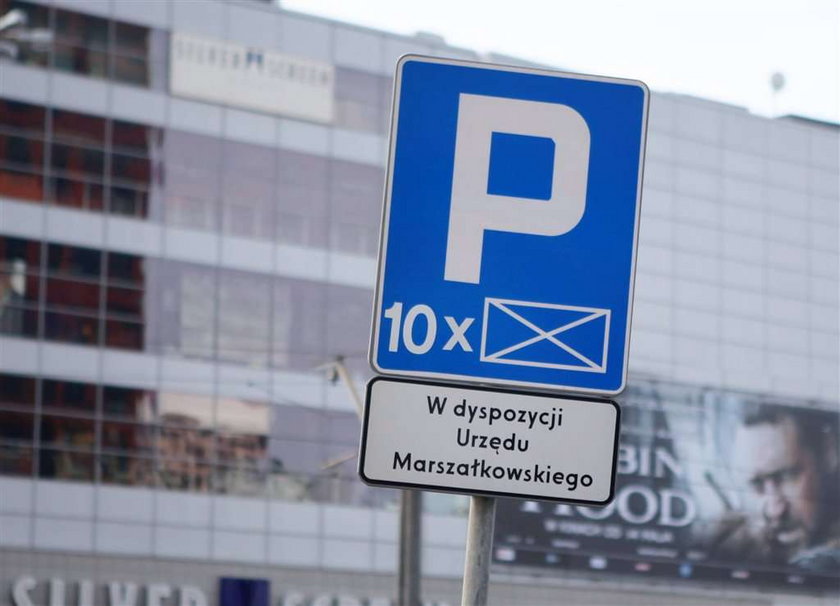 Marszałek zabrał łodzianom miejsca na parkingu