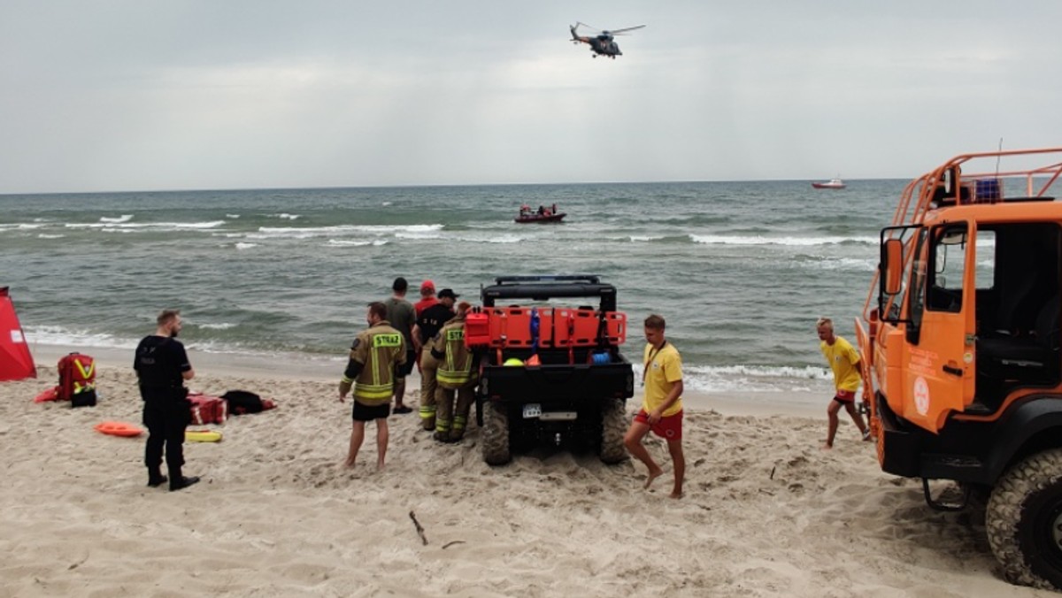 Trójmiasto. Tragedia na plaży: Wyłowiono ciała dwóch mężczyzn  