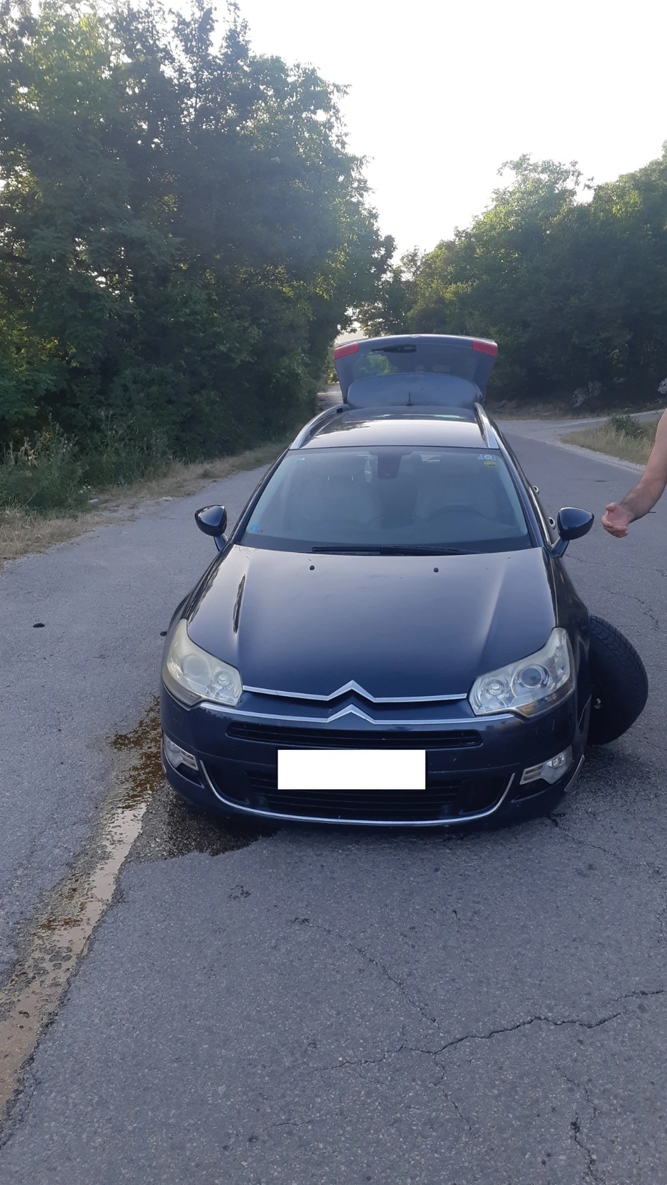 Auto je jedva zaustavio u svojoj traci