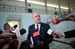Macierewicz grzmi: To jest przestępstwo, to jest zdrada narodowa!