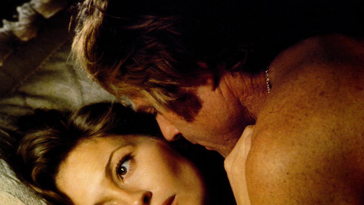 Fej Danavej imala aferu sa oženjenim kolegom, režiser ih polivao vodom da ih razdvoji u krevetu