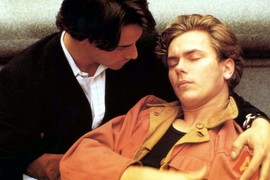 Miljenik žena UMRO JE NA ULICI, BRATU NA RUKAMA: Odrastao je u ZLOGLASNOJ SEKTI i živeo samo 23 godine - ona je predosetila tragediju, a ceo svet čuo je poslednje reči