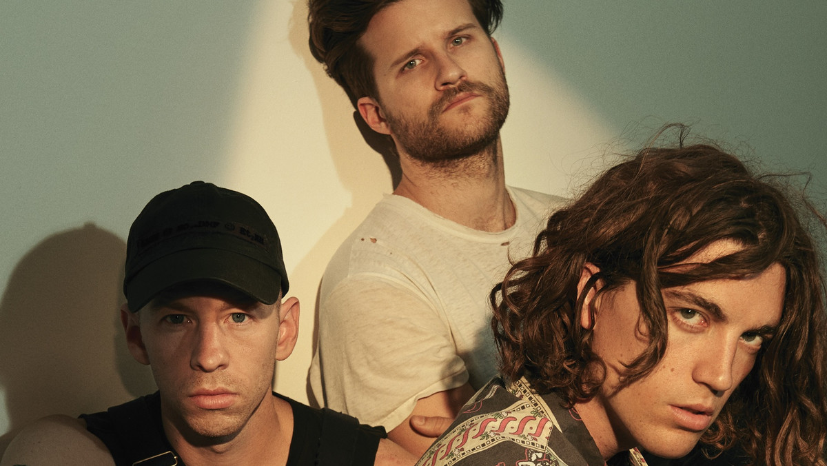 Lany, kalifornijskie trio nazywane nową sensacją indie-pop, prezentuje drugi singiel. Posłuchaj piosenki "yea, babe, no way" i daj się oczarować.