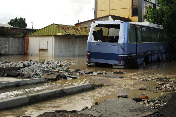 Zalany autobus w Krasnodarze