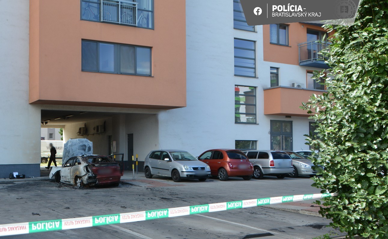 Polícia preveruje výbuch automobilu v Bratislave.