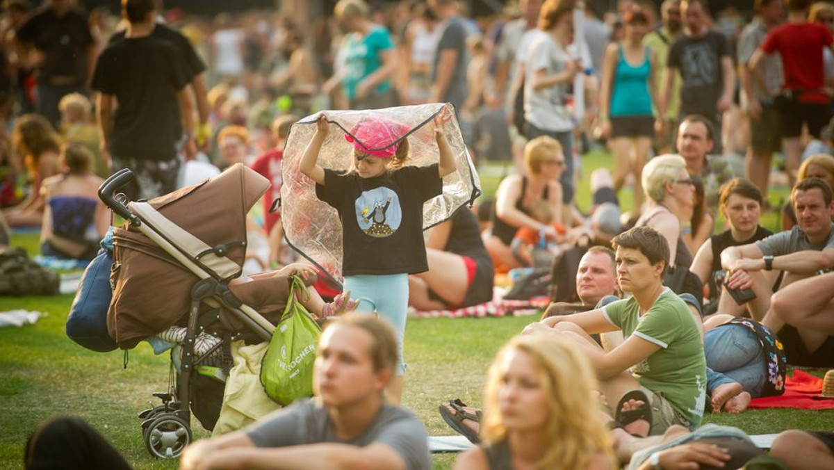 Na Tak, Fri Stejdż Bend oraz BLUE DEEP SHORTS to trzy zwycięskie formacje, które dołączyły do składu tegorocznych półfinalistów Jarocińskich Rytmów Młodych. Wysoki poziom warszawskiej edycji przesłuchań konkursowych, która odbyła się w minioną sobotę w klubie Fugazi, sprowokował jurorów do wyjątkowo burzliwych obrad oraz przyznania aż trzech dodatkowych wyróżnień.