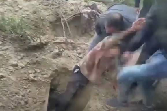 Muškarac (62) izboden i zakopan u polju, SLUČAJNO PRONAĐEN I SPAŠEN nakon četiri dana agonije: Zbog zločina uhapšen tinejdžer, kome to nije NAJTEŽE DELO
