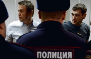 Moskwa: osadzony w więzieniu Nawalny podziękował widzom filmu o "pałacu Putina"